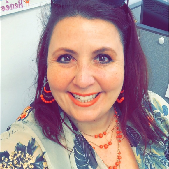 Meet your Posher, Renee - Picture 2 of 2